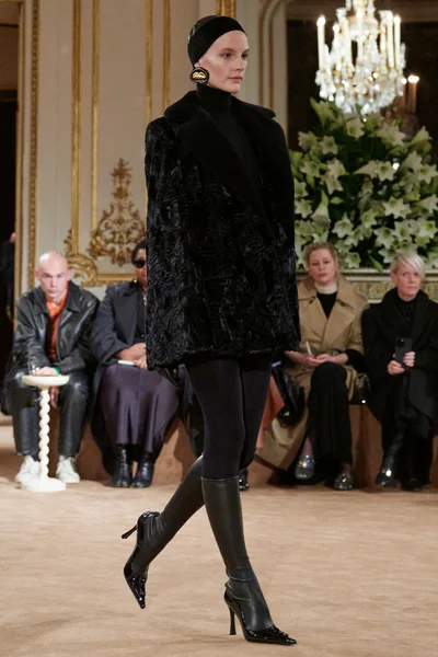 Look 8